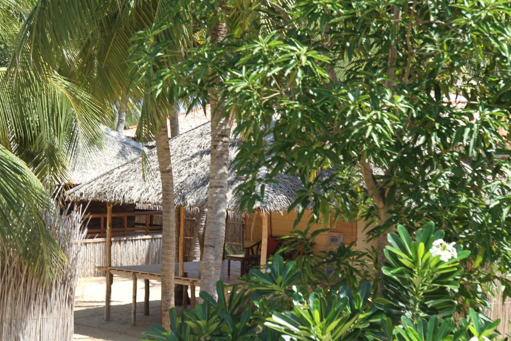 Cocodance Kitesurfing Resort Kalpitiya Exterior photo